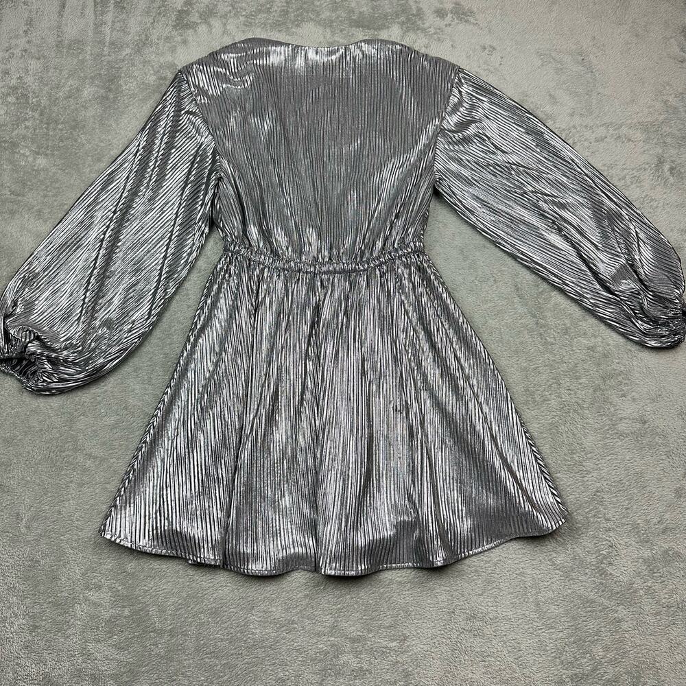 Lovers + Friends Mini Dress Womens S Silver Metallic Pleated V-Neck‎ Long Sleeve - Picture 2 of 9